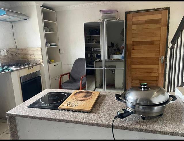 6 BEDROOM HOUSE FOR SALE IN MOROKA